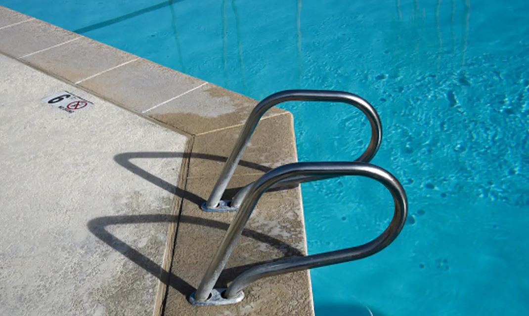 Muere el niño de 13 años que quedó atrapado en una piscina